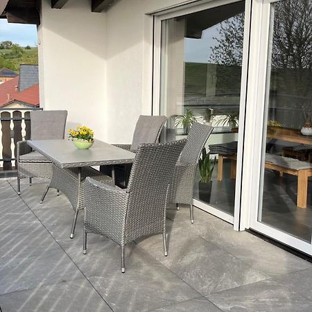 Apartment 100 Qm Im Weindorf - Balkon/Garage Aspisheim Екстериор снимка