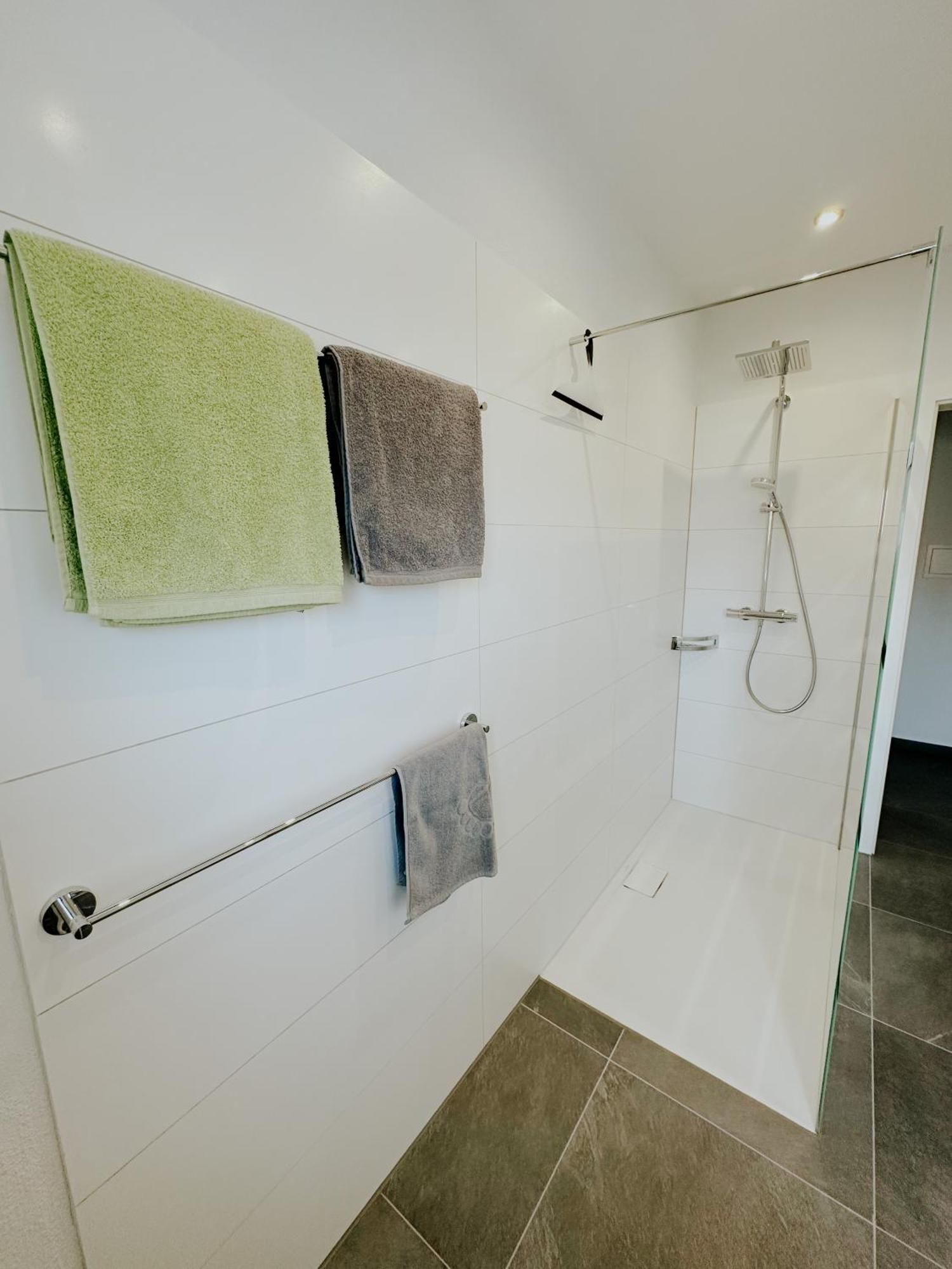 Apartment 100 Qm Im Weindorf - Balkon/Garage Aspisheim Екстериор снимка