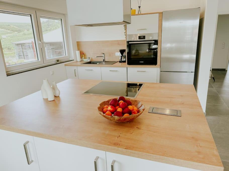 Apartment 100 Qm Im Weindorf - Balkon/Garage Aspisheim Екстериор снимка